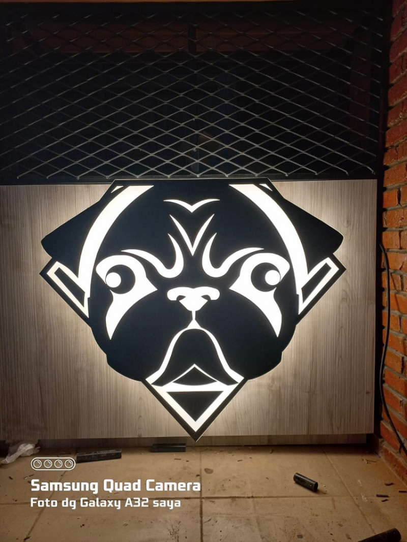 Neon Box Plat