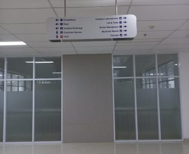 Hanging Directional Sign ( stainless mirror )
